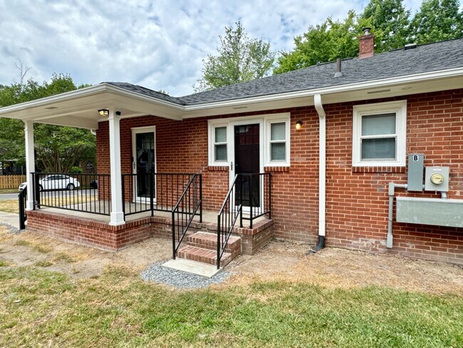 1008 Hampton St in Greensboro, NC - Foto de edificio - Building Photo