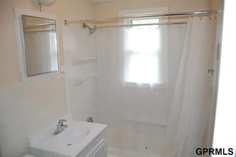 610 W 22nd Ave in Bellevue, NE - Building Photo - Building Photo