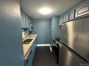 1300 E Lafayette St in Detroit, MI - Building Photo - Building Photo