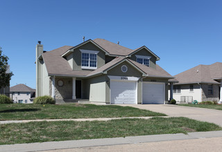 Mariposa Townhomes in Topeka, KS - Foto de edificio - Building Photo