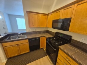 17272 SW Marty Ln in Beaverton, OR - Building Photo - Building Photo