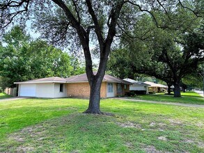 2114 Hewitt Dr in Houston, TX - Building Photo - Building Photo