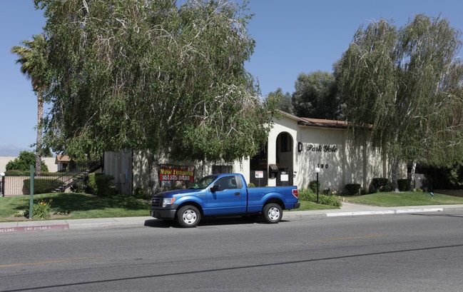 Park Yale Senior Apartments in Hemet, CA - Foto de edificio - Building Photo
