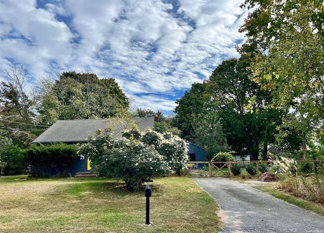 285 Oyster Ponds Ln in Orient, NY - Foto de edificio - Building Photo