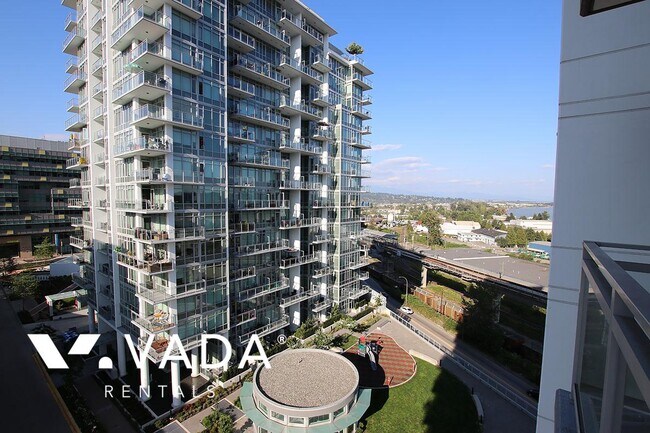 200 Nelson's Crescent in New Westminster, BC - Building Photo - Building Photo