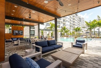 Overture Doral 55+ Active Adult Apartment Homes in Doral, FL - Foto de edificio - Building Photo