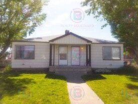 100 Arden Cir in Reno, NV - Building Photo