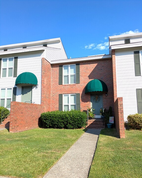 Lexington Place Apartments in West Columbia, SC - Foto de edificio