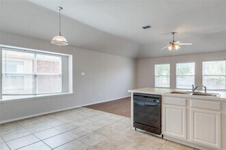 5137 Breeze Hollow Ct in Fort Worth, TX - Building Photo - Building Photo