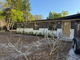 3000 Karen Ave in Largo, FL - Building Photo