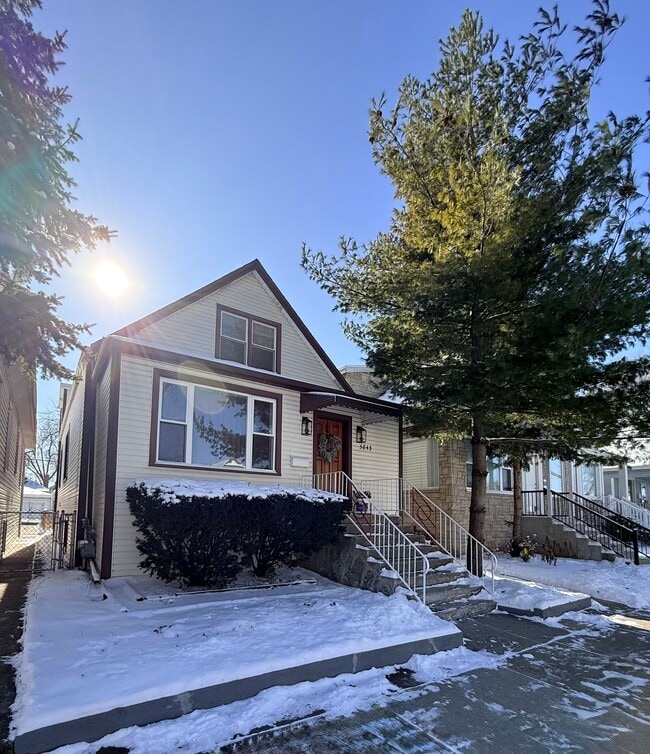 property at 5843 W Warwick Ave