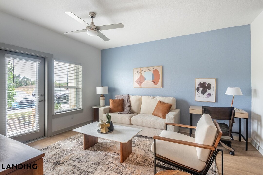 12020 Brush Hl Rd, Unit 1-107 in Wildwood, FL - Foto de edificio