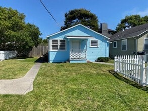 821 Walnut St in Pacific Grove, CA - Building Photo - Building Photo