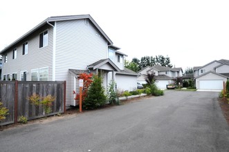 Gibson Road Townhomes in Everett, WA - Building Photo - Building Photo