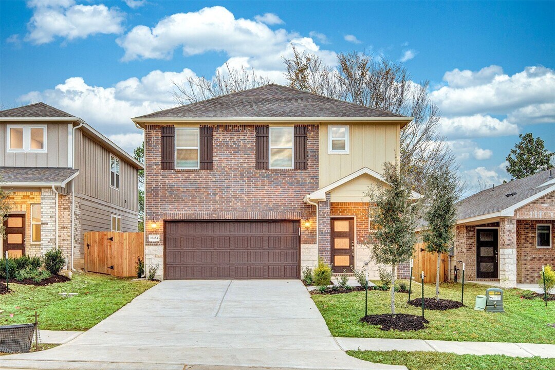 18484 Sunrise Maple Dr in Montgomery, TX - Building Photo