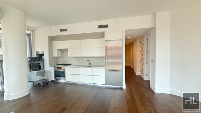 East 44th Street in New York, NY - Building Photo - Building Photo