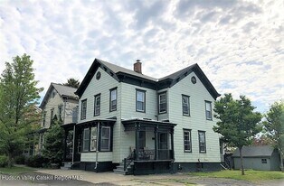 9 N Franklin St in Athens, NY - Building Photo