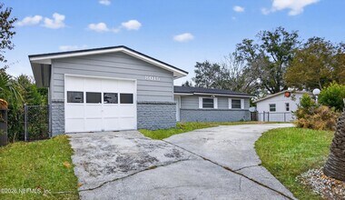 8015 Jaguar Dr in Jacksonville, FL - Building Photo - Building Photo