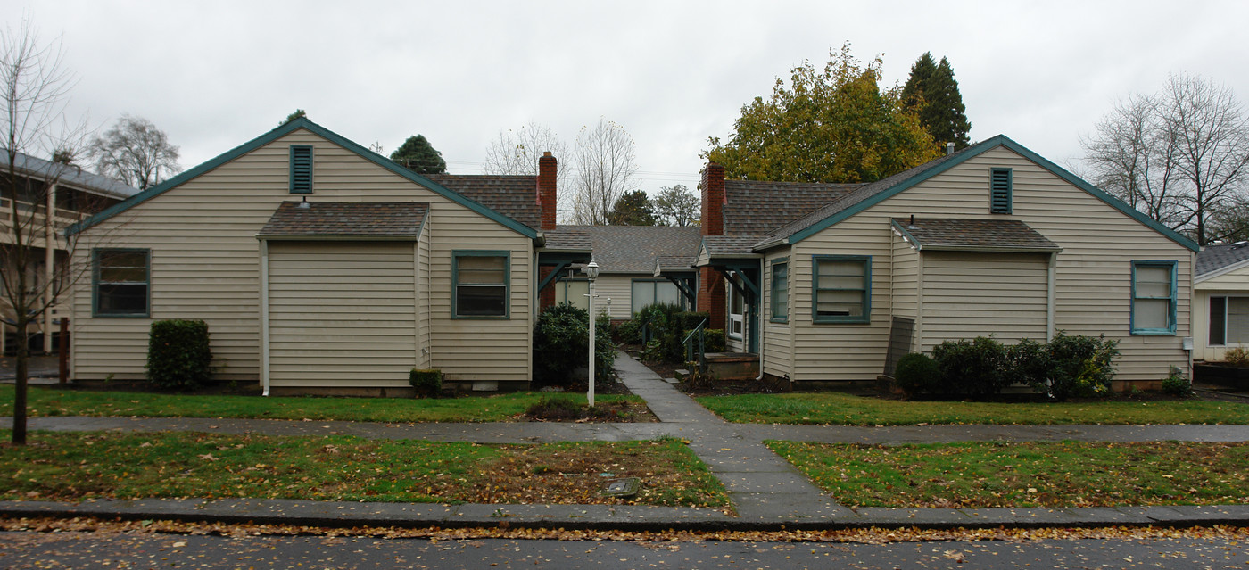 1147-1189 Saginaw St S in Salem, OR - Building Photo