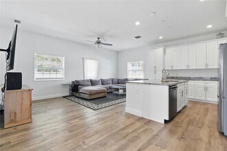 3024 W Douglas St in Tampa, FL - Building Photo - Building Photo
