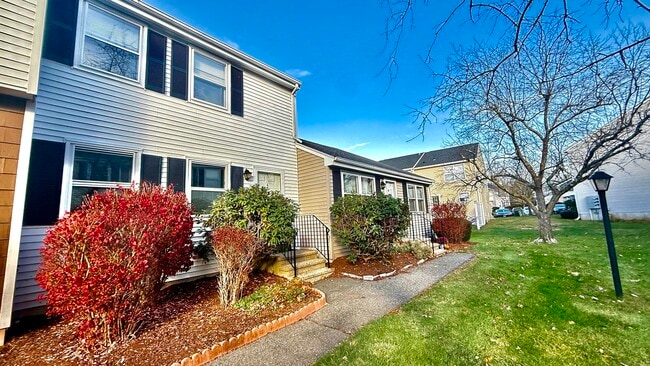 4 Persimmon Ln in Glastonbury, CT - Building Photo - Building Photo