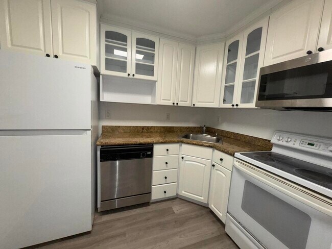 211 Lake Ave in Lake Worth Beach, FL - Building Photo - Building Photo