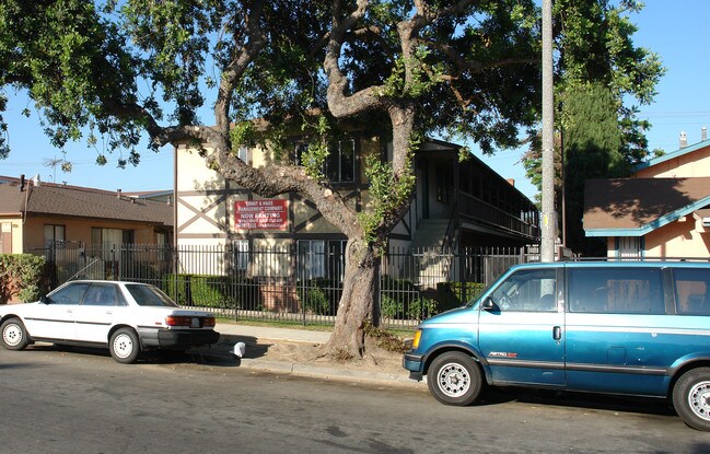 1880 Pine Ave in Long Beach, CA - Building Photo - Building Photo