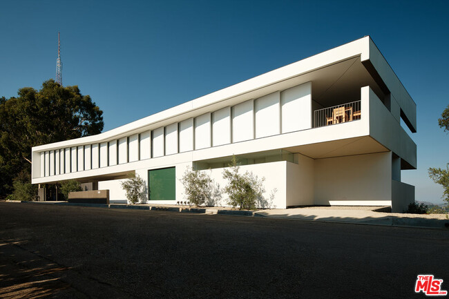 2500 Briarcrest Rd in Beverly Hills, CA - Building Photo - Building Photo
