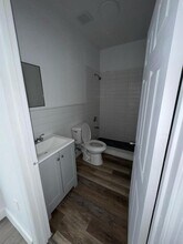 6211 NW 7th Ave in Miami, FL - Foto de edificio - Building Photo