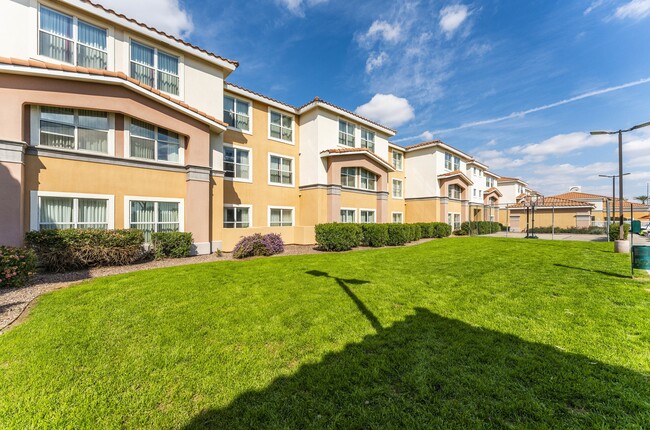 Metro Scottsdale Apartments in Paradise Valley, AZ - Foto de edificio - Building Photo