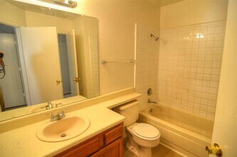 10500 Lake June Rd in Dallas, TX - Building Photo - Building Photo