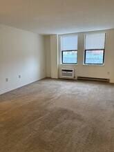 5 Bank St, Unit 3F in Attleboro, MA - Foto de edificio - Building Photo