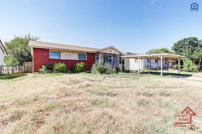 property at 4225 SE Elmhurst Ln