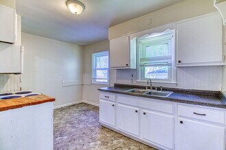170 W Maxlow Ave in Hazel Park, MI - Building Photo - Building Photo