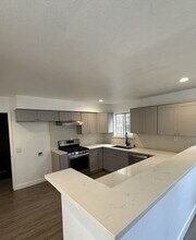 1505 S Dunsmuir Ave, Unit 1505 in Los Angeles, CA - Foto de edificio - Building Photo