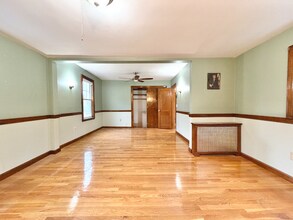 26-28-28 Howard St in Arlington, MA - Foto de edificio - Building Photo