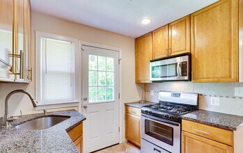 4605 Akron St in Temple Hills, MD - Building Photo - Building Photo