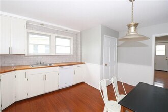 51 Gibbs Ave in Newport, RI - Building Photo - Building Photo