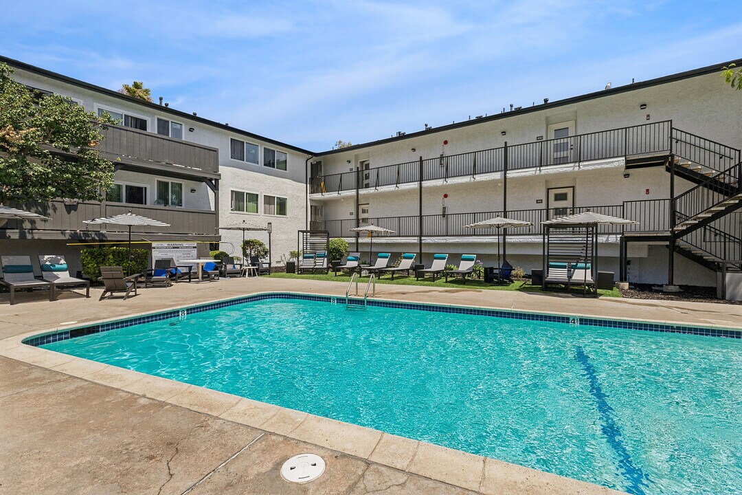 Arrive on the Hill in Thousand Oaks, CA - Building Photo