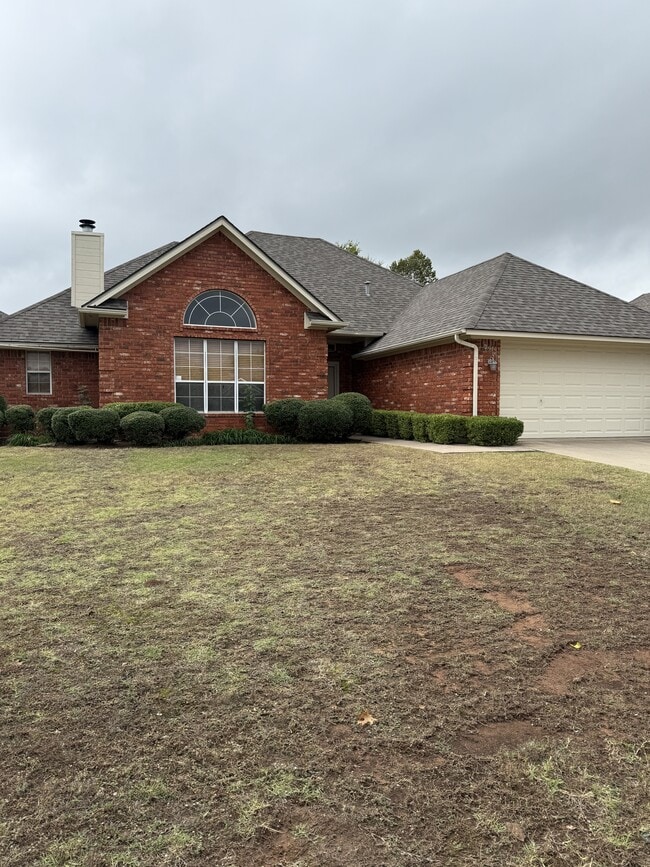 property at 6914 NW Surreywood Pl