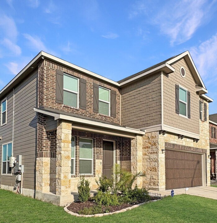 3910 Sunfield Dr in Seguin, TX - Building Photo