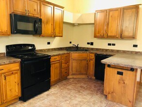 1810 4th Ave NW in Minot, ND - Building Photo - Building Photo