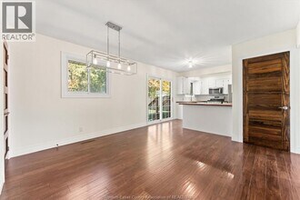 98 Commissioner Dr in Kingsville, ON - Building Photo - Building Photo