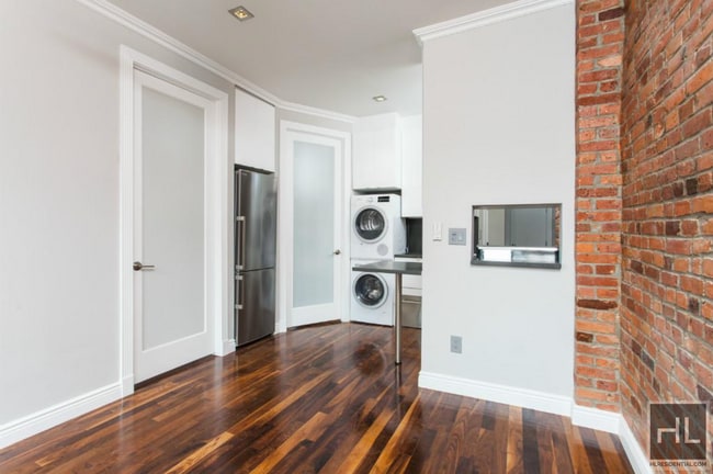 Elizabeth Street in New York, NY - Foto de edificio - Building Photo