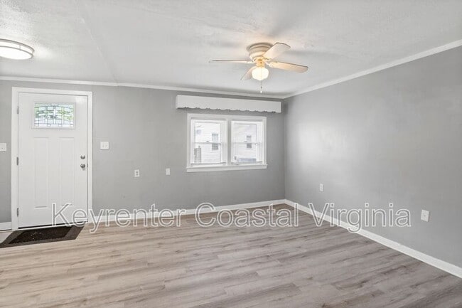 2319 Jamestown Ave in Hampton, VA - Foto de edificio - Building Photo