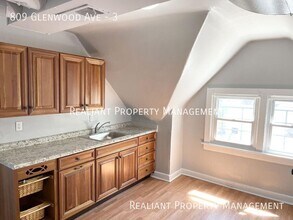 809 Glenwood Ave in Cincinnati, OH - Building Photo - Building Photo