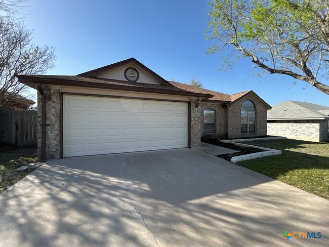 3906 Lone Oak Dr