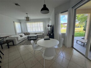 4337 Laurel Pl in Weston, FL - Building Photo - Building Photo