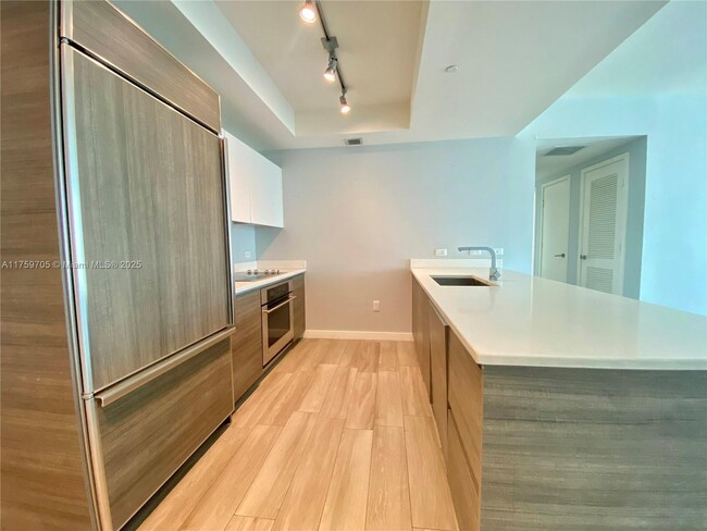 1100S S Miami Ave in Miami, FL - Building Photo - Building Photo