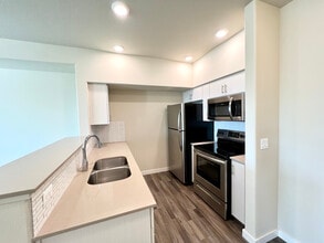16322 NW Chadwick Way, Unit 206 in Portland, OR - Building Photo - Building Photo